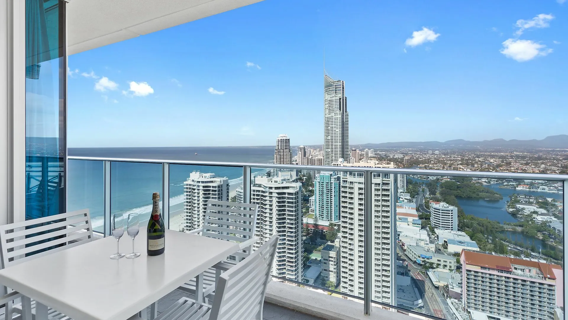 Luxury Hotel With Ocean View In Surfers Paradise Gold Coast