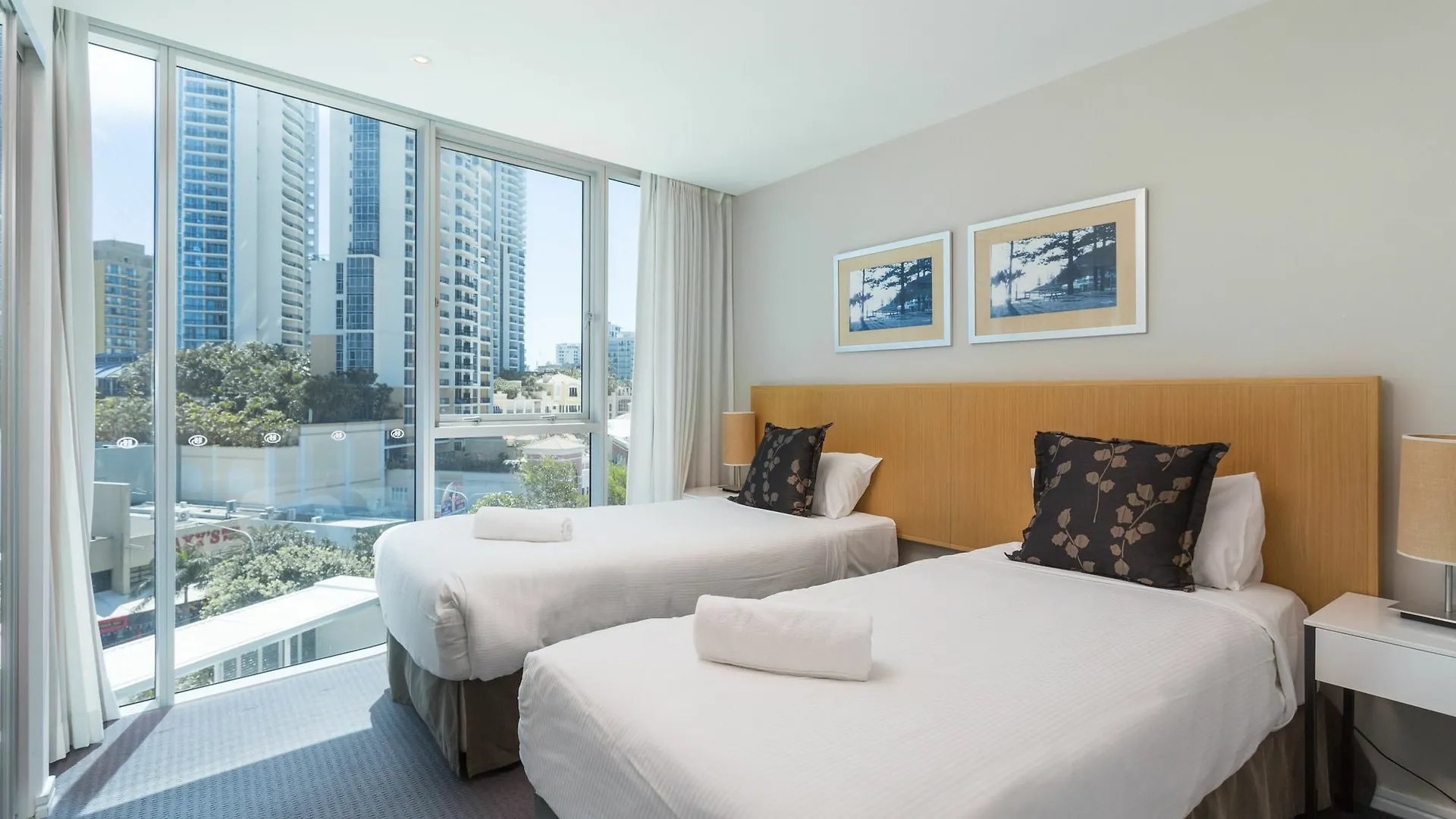 *****  Luxury Hotel With Ocean View In Surfers Paradise Gold Coast Australia