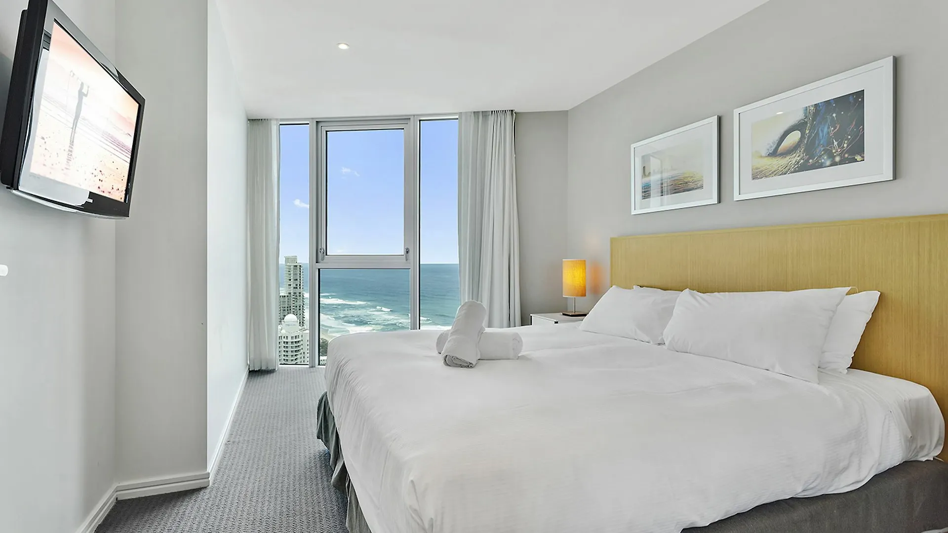 Luxury Hotel With Ocean View In Surfers Paradise Gold Coast