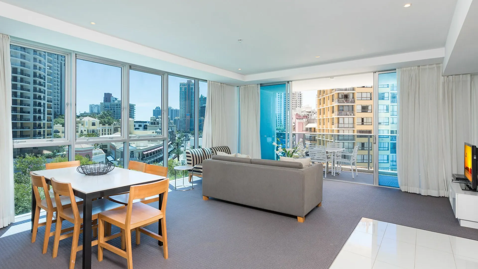 Luxury Hotel With Ocean View In Surfers Paradise Gold Coast Australia