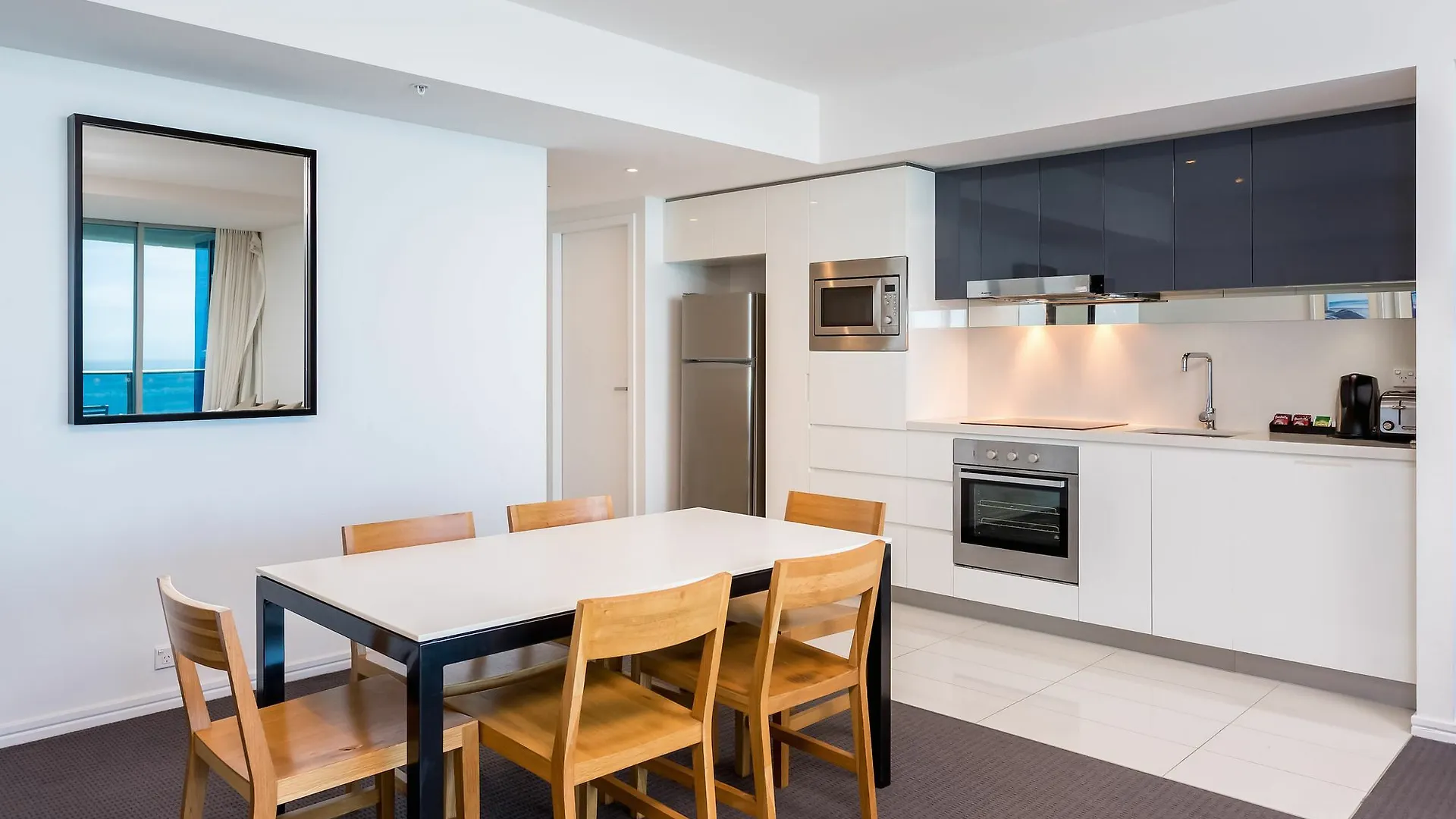 *****  Luxury Hotel With Ocean View In Surfers Paradise Gold Coast Australia