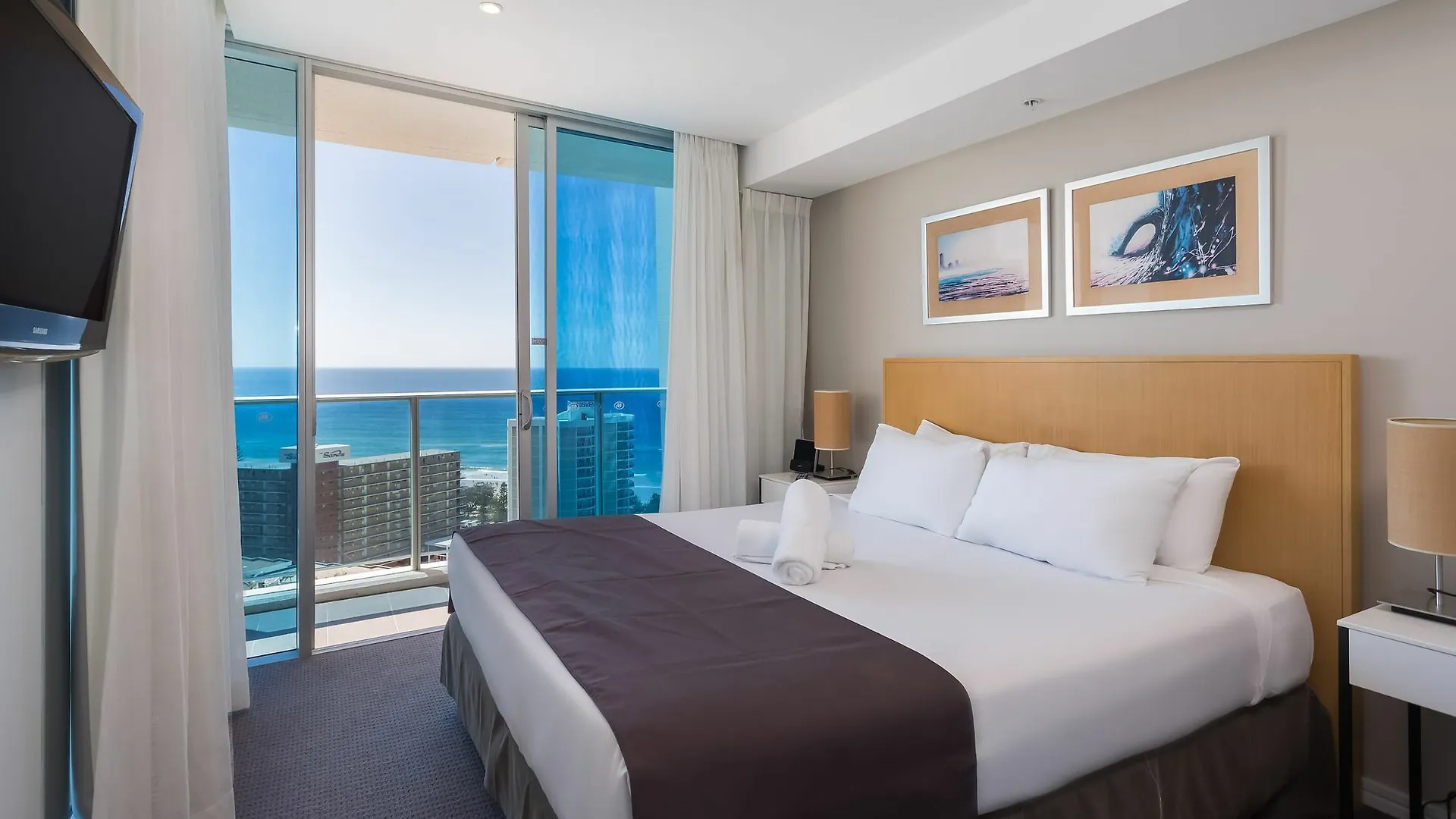 Luxury Hotel With Ocean View In Surfers Paradise Gold Coast