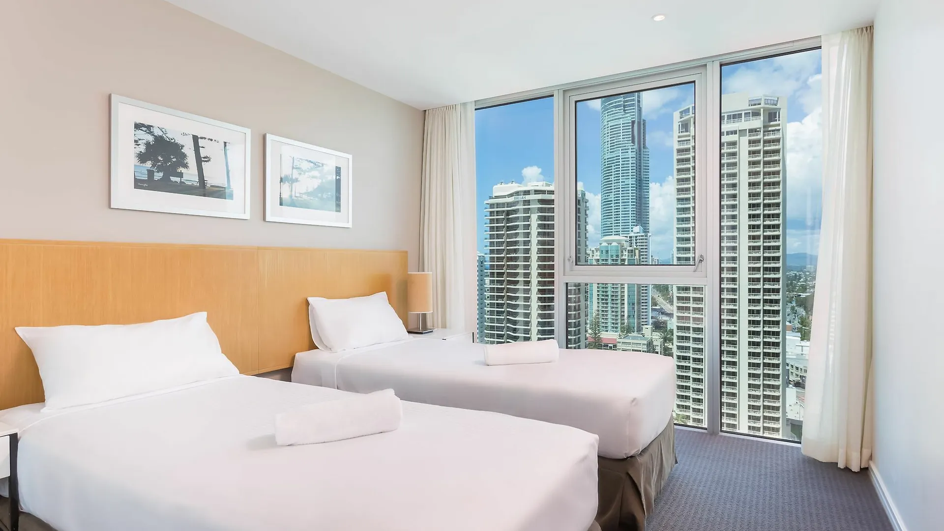 Luxury Hotel With Ocean View In Surfers Paradise Gold Coast