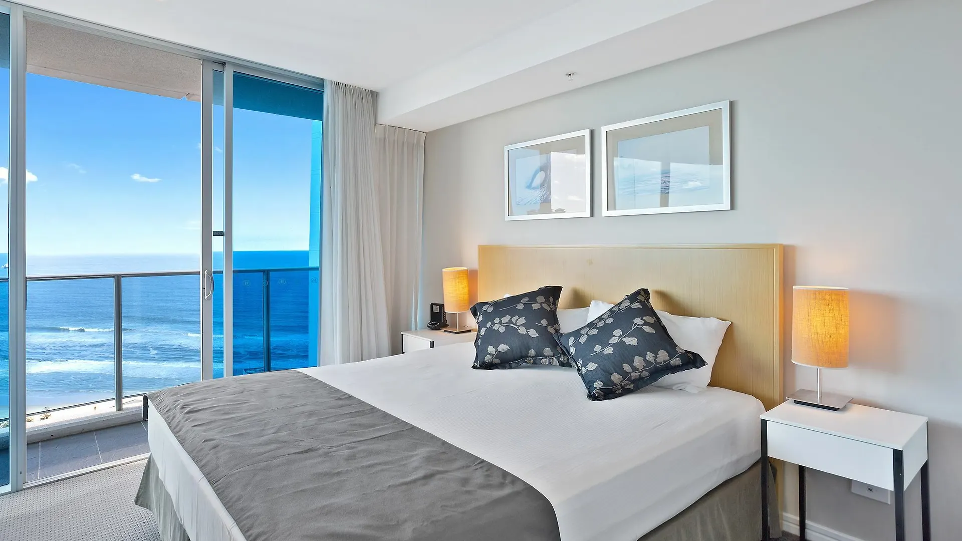 Luxury Hotel With Ocean View In Surfers Paradise Gold Coast Australia
