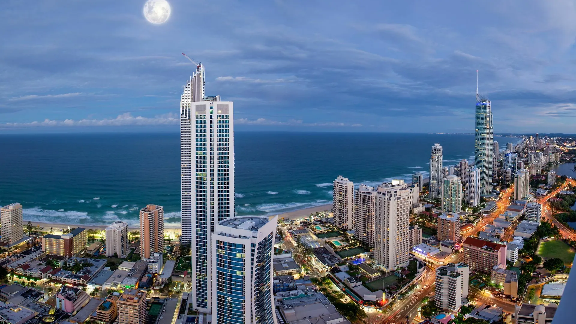 Luxury Hotel With Ocean View In Surfers Paradise Gold Coast